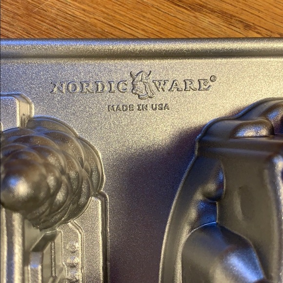 Nordic Ware non-stick Gingerbread/enchanted house - Picture 3 of 16